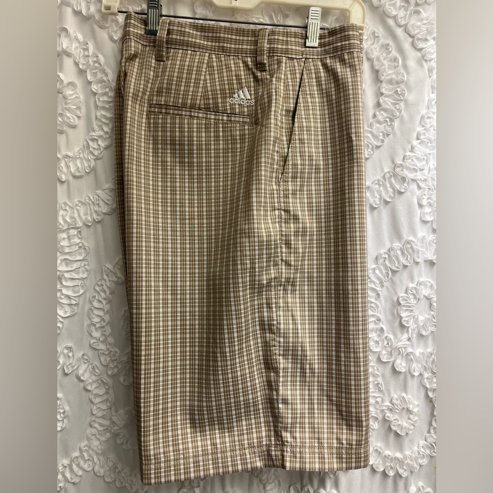 Men’s adidas golf shorts in excellent condition size 34